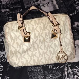 Micheal Kors Grayson medium satchel signature
